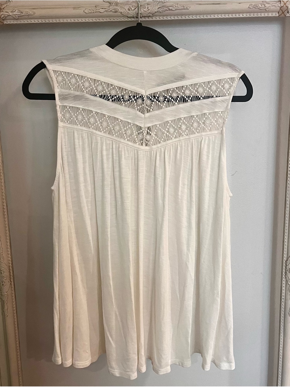 Apt. 9 White Sleeveless Crochet Yoke Tank Top